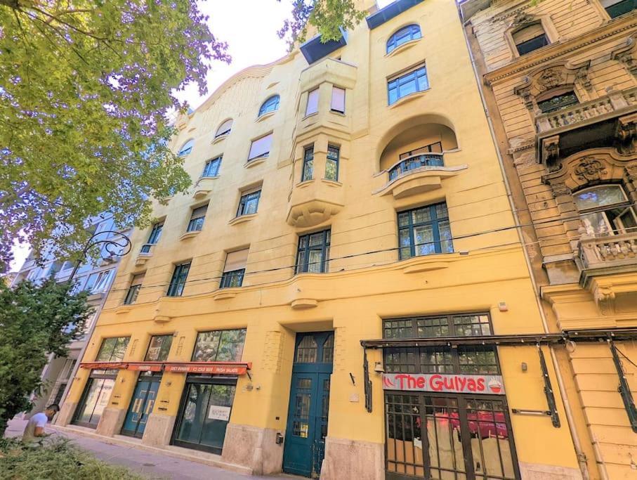 Cozy 1br With Skyline View - Purple Skyline * Budapest