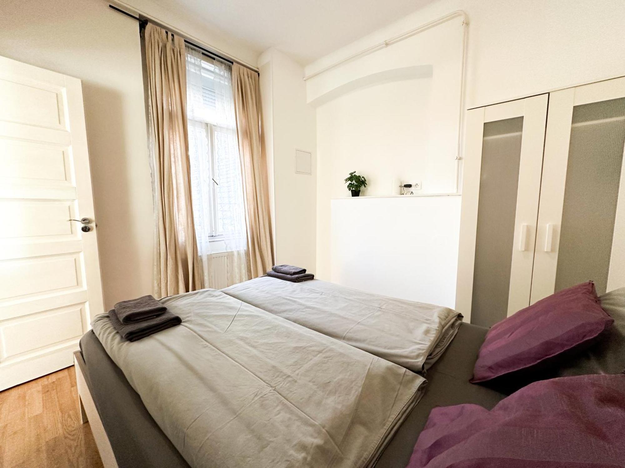 Cozy 1br With Skyline View - Purple Skyline Apartment