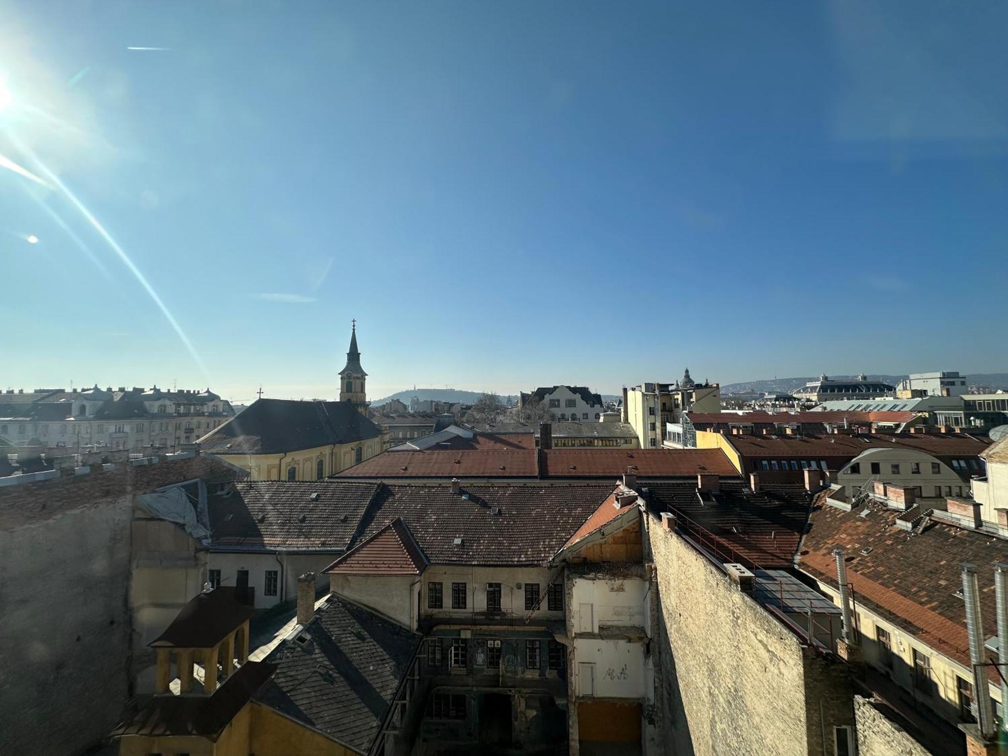 Cozy 1br With Skyline View - Purple Skyline Budapest