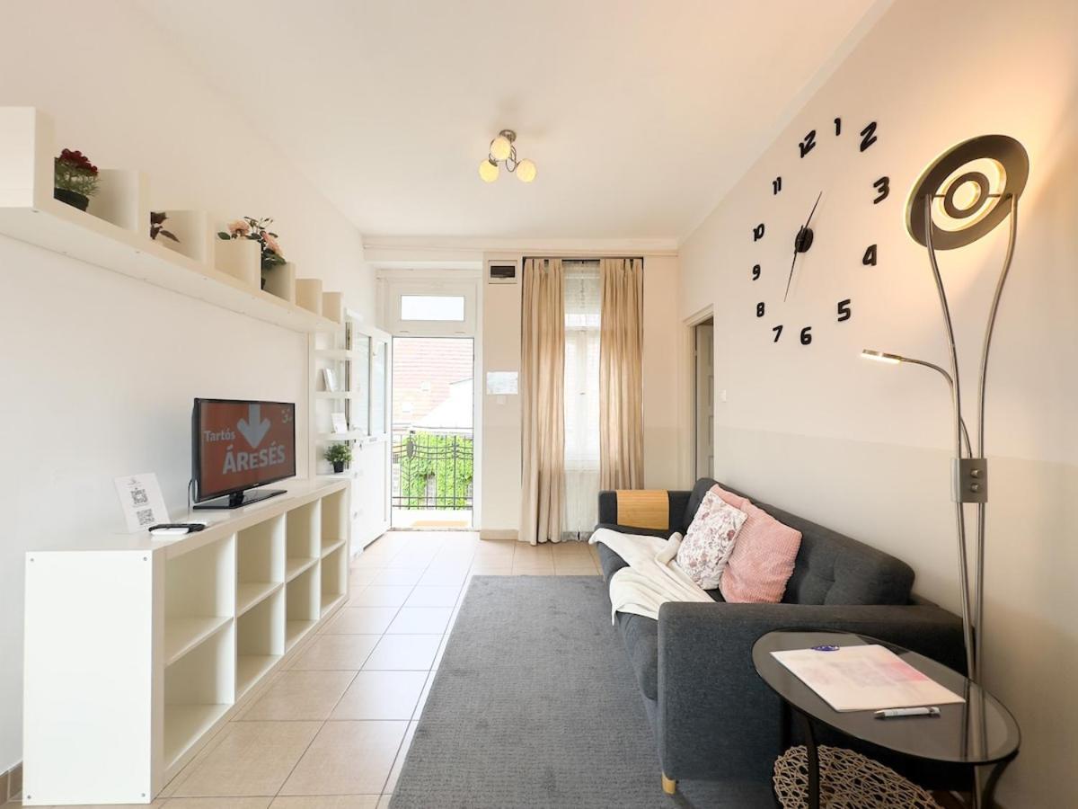 Cozy 1br With Skyline View - Purple Skyline Apartamento Budapest